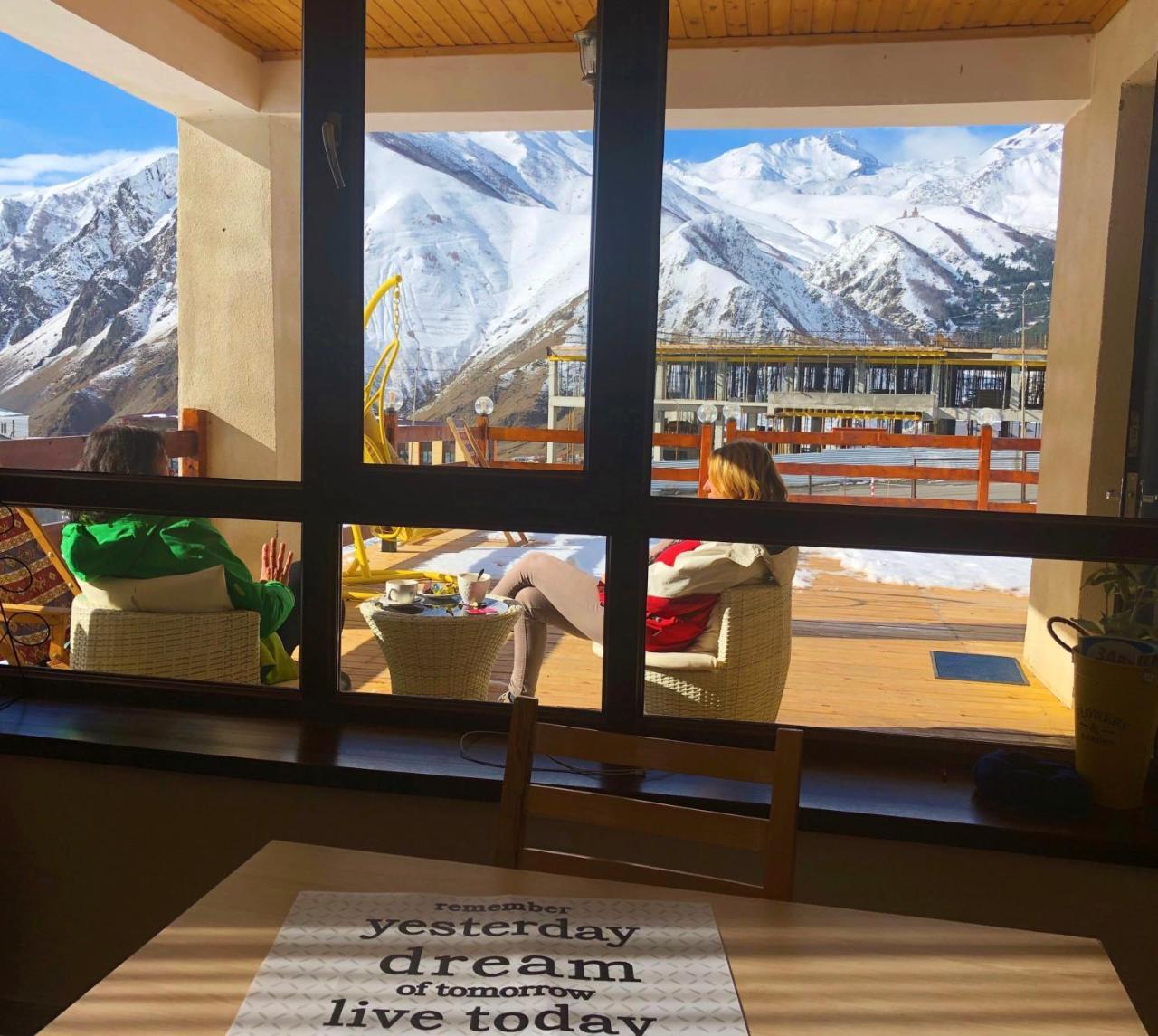 Oishe Terrace Hotel Kazbegi ภายนอก รูปภาพ